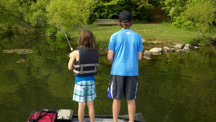 <p>
	A sister and brother grow up fishing together.</p>
