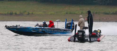 <p>
	Andy Montgomery works a point as Randy Howell move down the main lake.</p>
