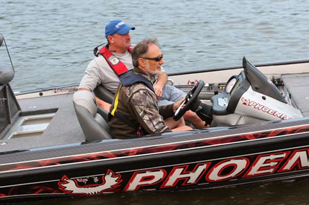 B.A.S.S. writer Mark Hicks and co-angler Ron Pegoli in Hicksâ Phoenix boat loaner.