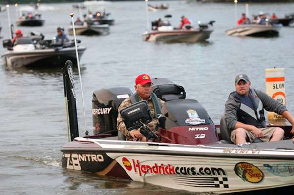 Long-time B.A.S.S. angler Woo Daves and co-angler John Hutton move through launch in Davesâ Nitro.
