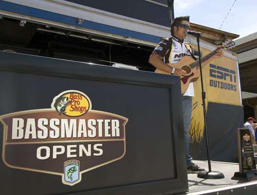 <p>
	Brian Schram entertains the crowd at the Richmond, Va., Bass Pro Shops with one of his original songs, âBassinâ USA.â</p>
