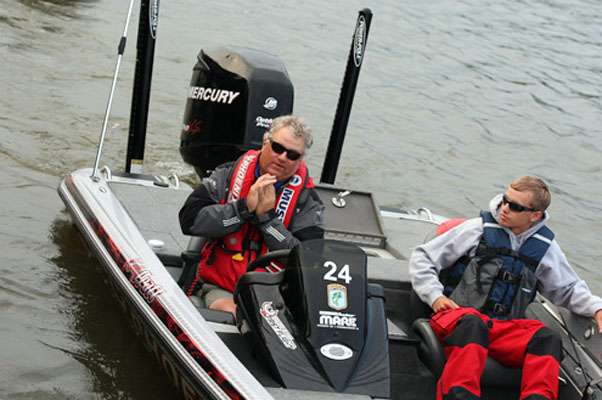 Kelly Pratt secures his float as co-angler Kyle Owen looks on.