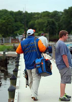<p>
	Co-angler Ron Chambers seeks his partner, Elite Series angler Kyle Fox, at launch on Day One of the Bass Pro Shops Northern Open #1.</p>
