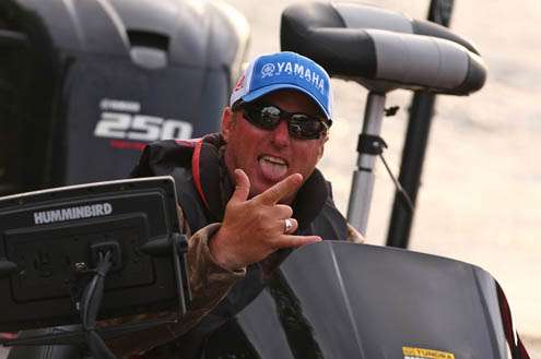 <p>
	Kelly Jordon is amped up as he starts the morning at the Mississippi River Rumble.</p>
