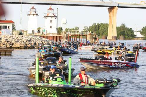 Scott Ashmore leads Elite anglers through boat check and toward open water.