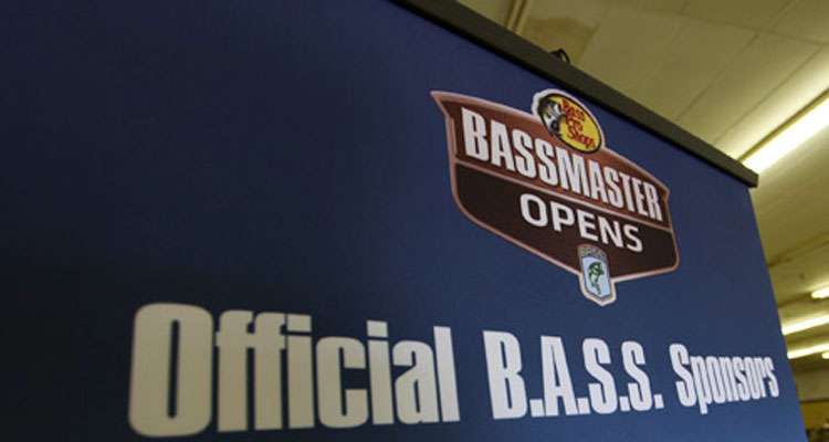 Sponsors welcome anglers to the first Bass Pro Shops Bassmaster Northern Open of the season. 