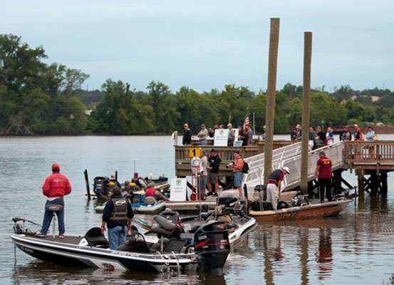 <p>
	B.A.S.S. staff, friends and family gather on the dock at the official launch checkpoint.</p>
