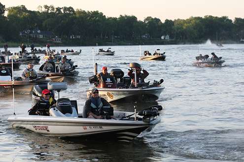 <p>
	The final flight of competitors begin Day Two of the Bass Pro Shops Bassmaster Northern Open on James River.</p>
