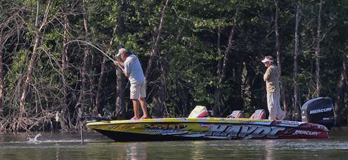 <p>
	Boyd Duckett, in 84th place with 11-2 after Day One, hooks up.</p>
