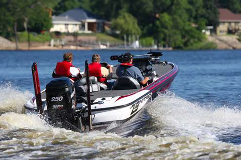 <p>
	One of the many boat demo rides offered at the launch site of the Mississippi River Rumble.</p>
