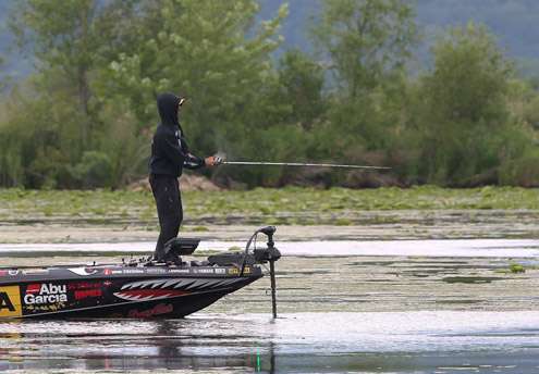 <p>
	Michael Iaconelli works the grass.</p>
