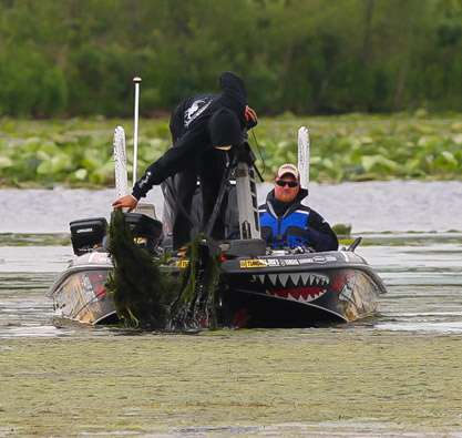 <p>
	Iaconelli cleans the prop off and heads downriver.</p>
