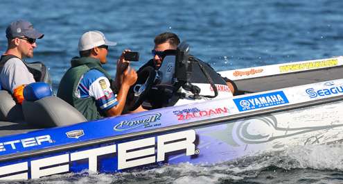 <p>
	Zona and Zaldain talk about today's conditions as he moves about 200 yards.</p>
