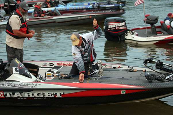<p>
	Browning and co-angler Robert Pelletier ready the Triton for todayâs competition.</p>

