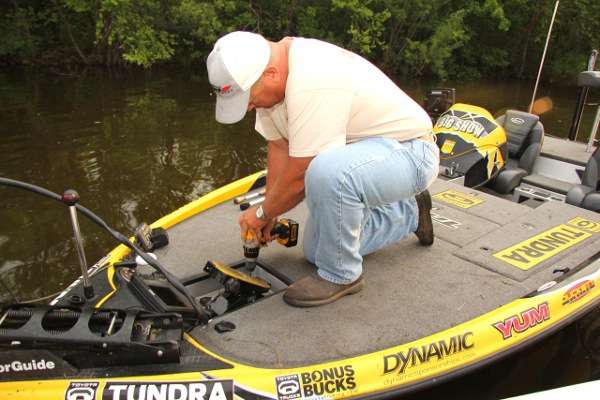 <p>
	Before he can make a single cast today, Scroggins must first have all loose screws cinched- up by long-time Triton service technician Andy Stallings.</p>