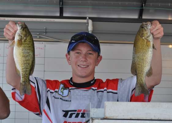 <p>
	Logan Branscum of Nevada led the Junior Bassmaster event for the majority of the weigh-in with his limit of 6-8. His biggest bass weighed 1-10, and he caught it on a Gitzit tube in 12 feet of water.</p>
