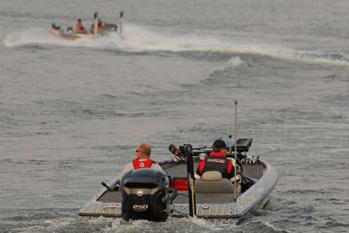 <p>
	Cliff Pace idles out toward the open water of Toledo Bend on Day Two.</p>
