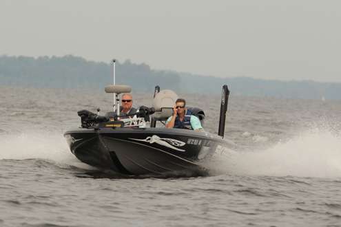 <p>
	Mark Davis blasts by on his way to another spot on Toledo Bend. </p>
