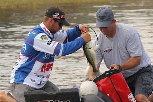 <p>
	 </p>
<p>
	Brandon Palaniuk bags his catch before the weigh-in.</p>
