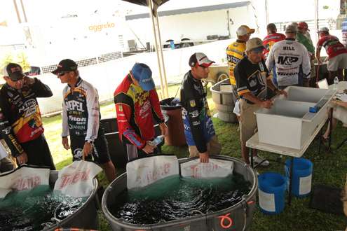 <p>
	 </p>
<p>
	While waiting in line, anglers keep their fish in livewell tanks.</p>
