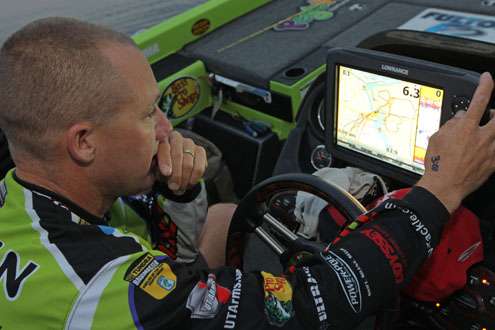 <p>
	Brent Chapman reviews his plan of attack on his Lowrance GPS.</p>
