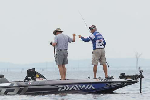 <p>
	Yusuke Miyazaki gives a high-five to his marshall after catching a 4-pounder.</p>
