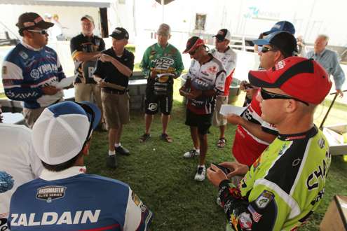 <p>
	Top 12 anglers meeting to discuss the final day. </p>
