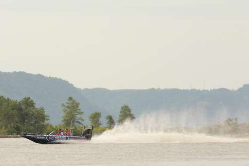 <p>
	 </p>
<p>
	Todd Faircloth races down the Mississippi River Saturday.</p>
