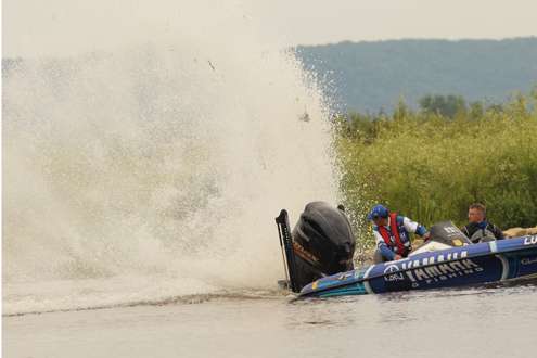 <p>
	 </p>
<p>
	 </p>
<p>
	Takahiro Omori fights to get out of shallow water Saturday.</p>
