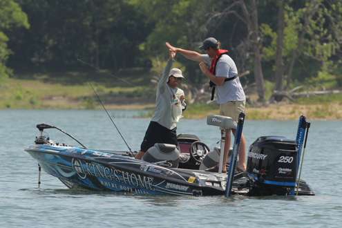 <p>
	Randy Howell high-fives his Marshal after catching a 6-pounder.</p>
