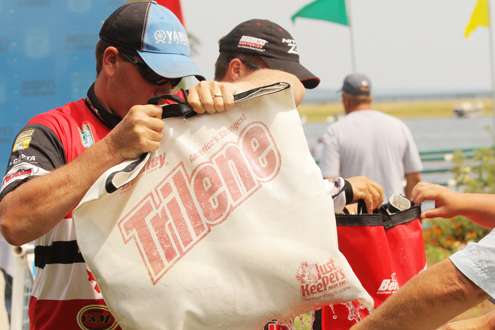<p>
	Cliff Pace has nice bag to weigh-in.</p>
