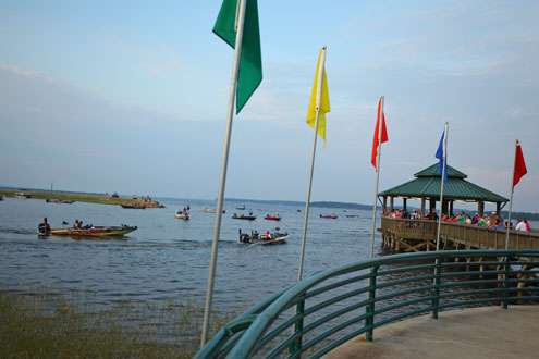 <p>
	Clear skies and calm winds are the early morning forecast on Day Two of the Toledo Bend Battle.</p>
