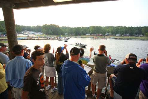 <p>
	Crowds of spectators line the pavilion to cheer on the anglers.</p>
