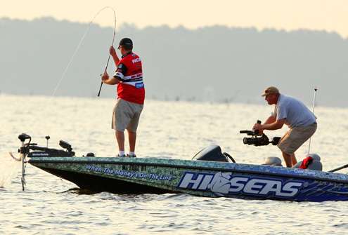 <p>
	Cliff Pace leads the Toledo Bend Battle after Day One with 23 pounds, 2 ounces. </p>
