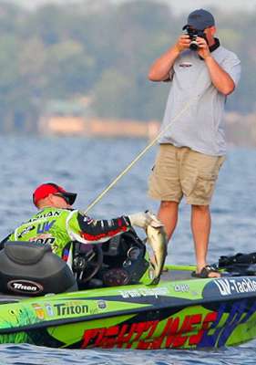 <p>
	Chapman gets a grip on the fish and lifts it into the boat. </p>
