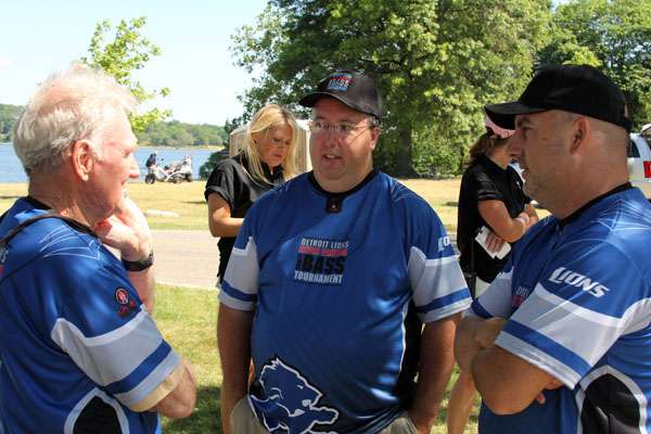 <p>
	B.A.S.S. co-owner Jerry McKinnis (left) talks with Todd Keller (center) and his brother Kurt (right), both of Rochester, N.Y., winners of a Bass Pro Shops sweepstakes, as they await the take-off for the KVD/Detroit Lions Charity Tournament.</p>
