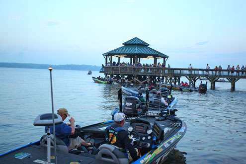 <p>
	Day Three take-off begins as the crowd cheers on the Elite anglers.</p>
