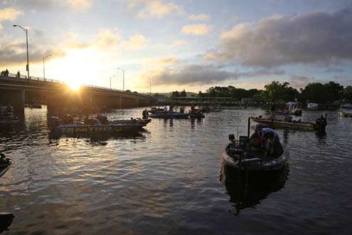 <p>
	Boats stagger throughout the cove as the Day One launch continues.</p>
