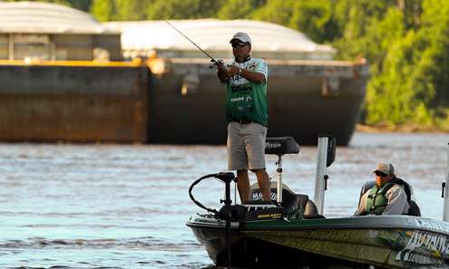 <p>
	Davy Hite started Day Two of the Mississippi River Rumble in 25th place with 13 pounds, 13 ounces.</p>
