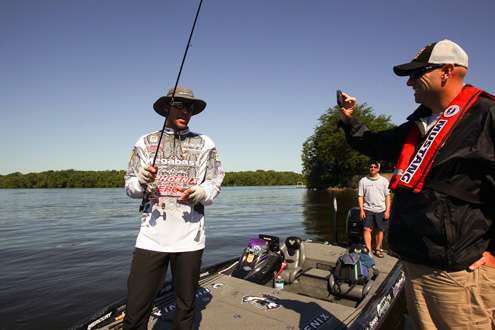 Dave Mercer does an on the water BASSCam video interview with Aaron Martens.