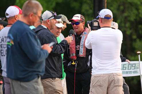 <p>
	Terry Butcher currently in second with 32-2 trails the leader Todd Faircloth by 12 ounces.</p>
