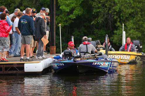 <p>Day Two leader Todd Faircloth has a total of 32-14 as he prepares to go out on the Mississippi River.</p>
