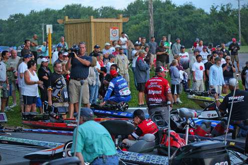 <p>
	 </p>
<p>
	Cameras are rolling and the Elite anglers are preparing for Day Four at the Mississippi River Rumble.</p>
