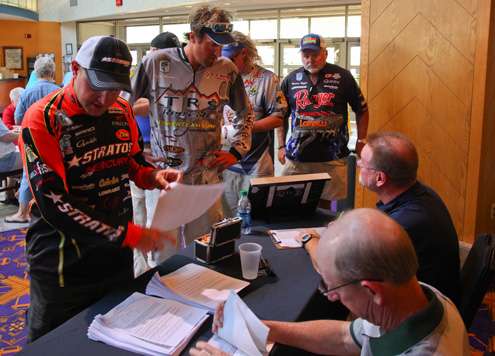 <p>
	Elite Series anglers begin to check in for their briefing, on the eve of the Green Bay Challenge.</p>
