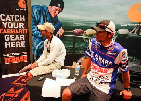 <p>
	Brandon Palaniuk and Mike Iaconelli find a place to sit for the crowded meeting.</p>
