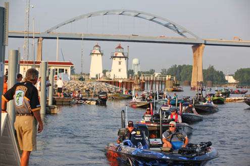 <p>
	The bridge makes a beautiful backdrop while the Elite pros fill the river channel.</p>
