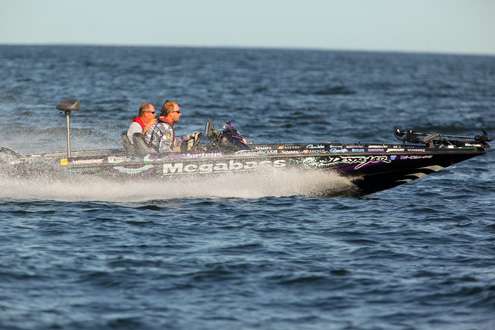 <p>
Day One leader Aaron Martens makes an early move.</p>