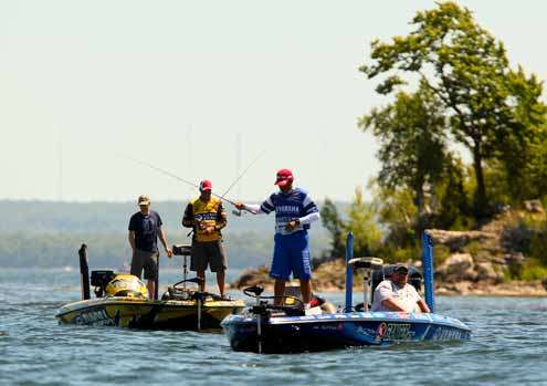 <p>
	The search for biting fish continues for Terry Scroggins and Dean Rojas.</p>
