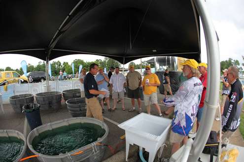 <p>
	Tournament director Chris Bowes goes over the game plan with the support crew moments before the first flight of anglers arrives.</p>
