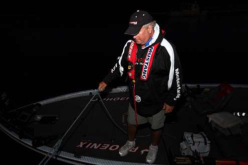<p>
	Last year's winner Kelly Pratt returns to the top 12 in 6th place with 25 pounds, 13 ounces.</p>
